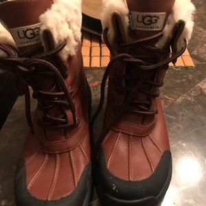 Uggs winter boots very warm